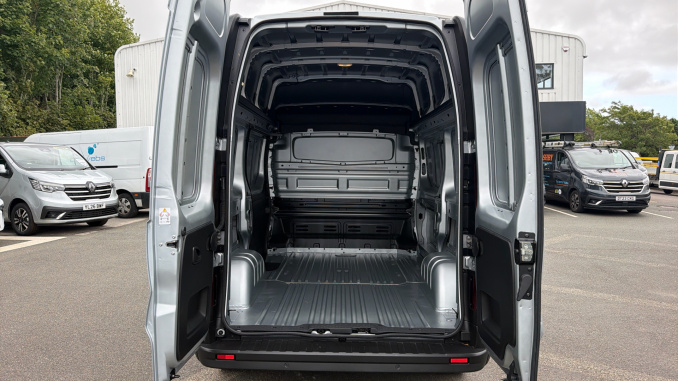 Renault Trafic Swb Diesel SH30 Blue dCi 150 High Roof Advance [Safety] Van - Image 3